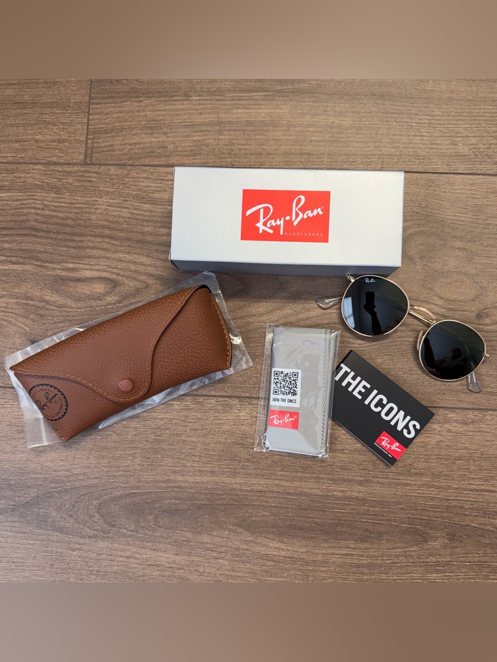 Ray-Ban Round Sunglasses Gold/Green